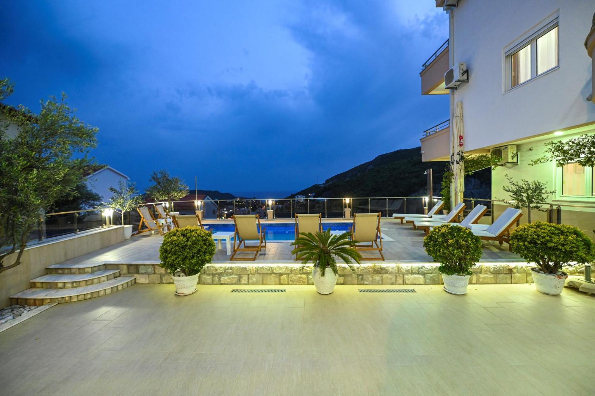 Villa Lux Rajovic Budva Bagian luar foto
